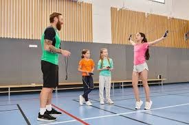 2025中超联赛各队排名折线图