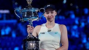 汪涵陪儿子马术比赛展现轻松生活面，体现家庭关怀与育儿智慧，引发网友热议。